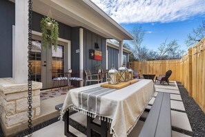 屋外ダイニングエリア