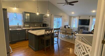 The North Shores Upscale Home Near The Beach