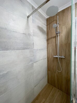 Shower, hair dryer, towels, soap - Cozy Window (Reguengos de Monsaraz)