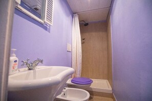 Shower, bidet - A Window To The Sea (Porto Santo Stefano)