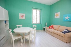 Dining - A Window To The Sea (Porto Santo Stefano)