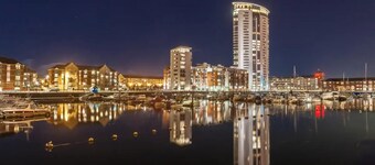 Captivating 1-bed Apartment in Swansea