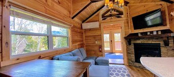 B2 NEW Awesome Tiny Home With A C Mountain Views Minutes to Skiing Hiking Attractions