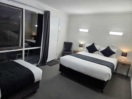 Executive-Doppelzimmer, Blick auf den Innenhof | 1 Schlafzimmer, hochwertige Bettwaren, Minibar, individuell dekoriert