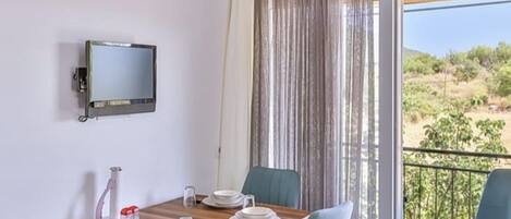 1 habitación, escritorio y sistema de insonorización