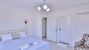 Classic Apartment | 1 bedroom, desk, soundproofing, iron/ironing board