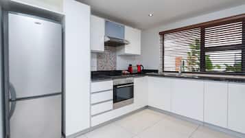 Superior Apartment, 2 Bedrooms, City View | Private kitchen | Full-size fridge, microwave, oven, stovetop