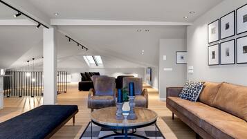 Appartement, 4 chambres | Coin séjour