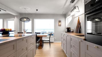 Apartment, 4 Bedrooms | Private kitchen | Fridge, microwave, oven, dishwasher