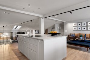 Appartement, 4 chambres | Cuisine privée | Réfrigérateur, micro-ondes, four, lave-vaisselle