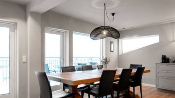 Apartment, 4 Bedrooms | Dining room