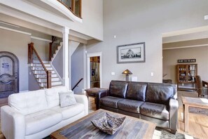 智能電視、壁爐、 辦公室