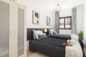 2 slaapkamers, een strijkplank/strijkijzer, wifi, beddengoed