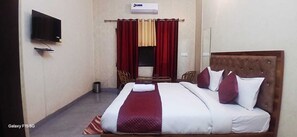 Superior Triple Room - Shiv Ganga Hotel (Narendranagar)