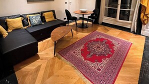 Interior - Charment T2 Champ-Elysée    (Paris)