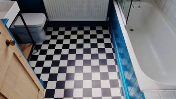 House | Bilik Mandi | Gabungan pancuran/tab mandi, tab mandi rendaman dalam, pengering rambut