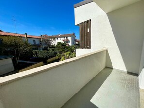 Apartment, 2 Bedrooms, Patio, Garden View | Balcony