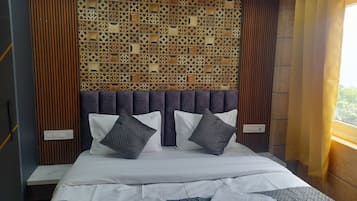 Free WiFi, bed sheets