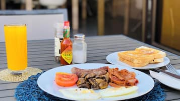 Petit déjeuner anglais (5 USD par personne)