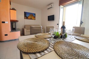 Ferienhaus, 2 Schlafzimmer, Raucher, Balkon | Wohnbereich