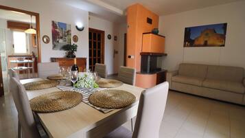 Ferienhaus, 2Â Schlafzimmer, Raucher, Balkon | Speisen