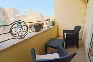 House, 2 Bedrooms, Smoking, Balcony | Terrace/patio