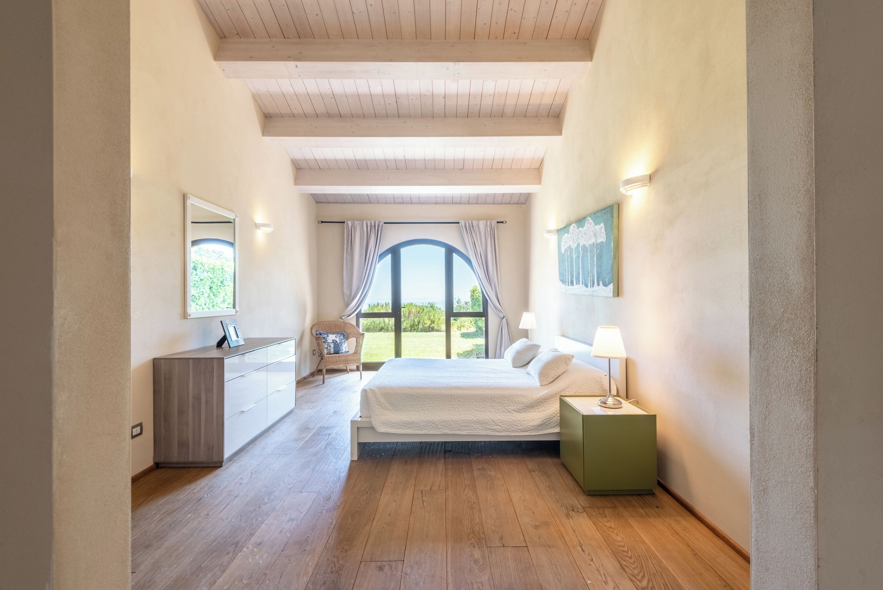 Executive-Villa | Hochwertige Bettwaren, Daunenbettdecken, Schreibtisch