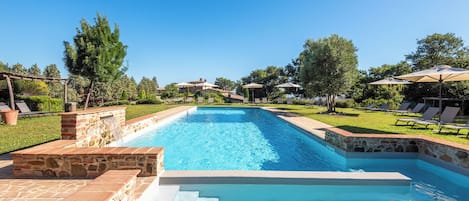 Sesongbasert utendørsbasseng