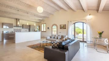 Executive Villa | Living area | 32-inch LCD TV with satellite channels, heated floors