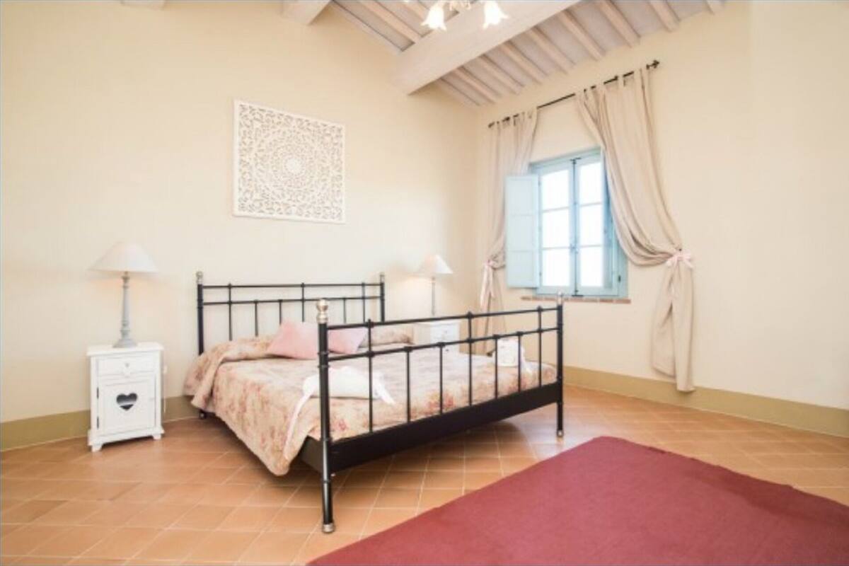 Premium bedding, down comforters, desk, laptop workspace