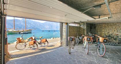 Villa Schlosser Lake Front & Private Pool