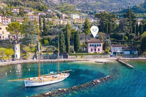 Family Villa, Multiple Bedrooms, Lakeside (Villa Schlosser Lake Front & Private) | Marina - Villa Schlosser Lake Front & Private Pool (Malcesine)