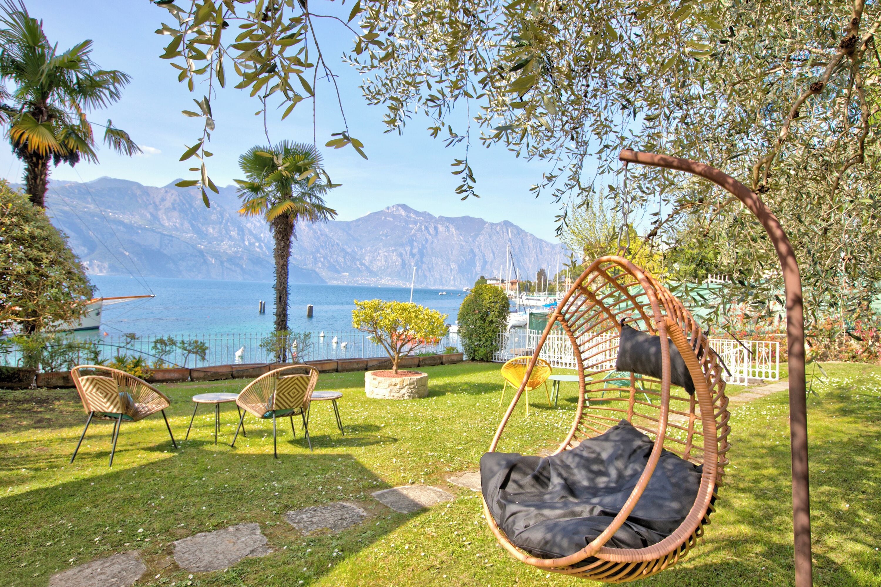 Perhehuvila, useita makuuhuoneita, järven rannalla (Villa Schlosser Lake Front & Private) | Terassi/patio