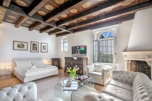 Family Villa, Multiple Bedrooms, Lakeside (Villa Schlosser Lake Front & Private) | Living area | 21-inch flat-screen TV with cable channels, TV - Villa Schlosser Lake Front & Private Pool (Malcesine)