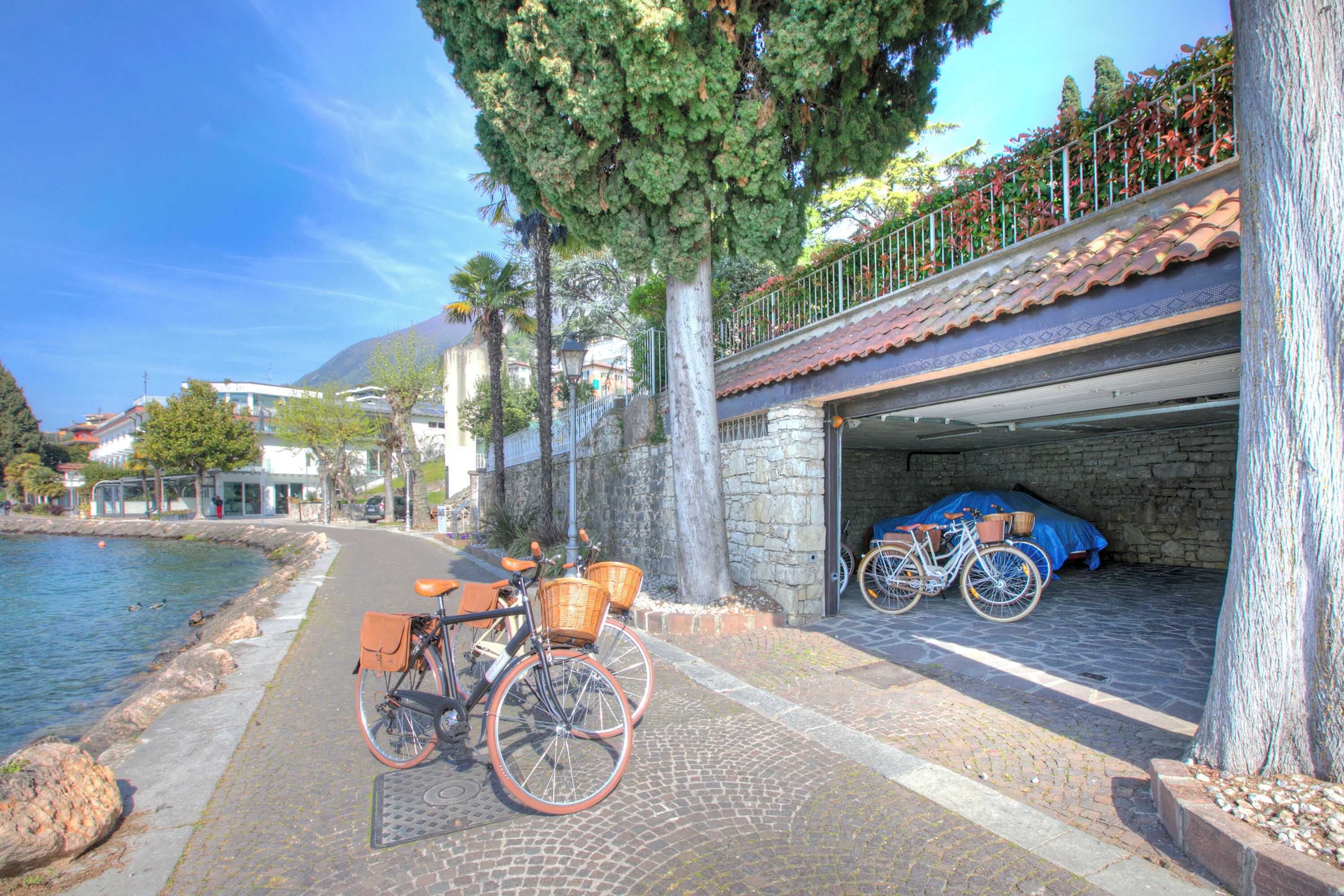 Family Villa, Multiple Bedrooms, Lakeside (Villa Schlosser Lake Front & Private) | Property grounds
