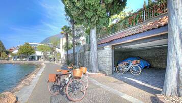 Family Villa, Multiple Bedrooms, Lakeside (Villa Schlosser Lake Front & Private) | Property grounds