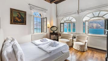 Biệt thự dành cho gia đình, nhiều phòng ngủ, cạnh hồ (Villa Schlosser Lake Front & Private) | 4 phòng ngủ, truy cập Internet không dây miễn phí, bộ trải giường