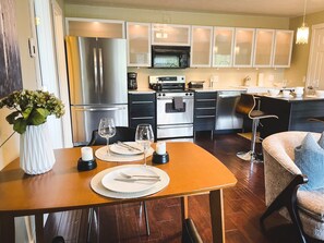 Private kitchen - Mountain VIEWS, WALK to Town, Modern (Breckenridge)