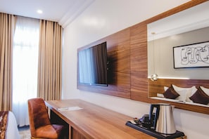 Executive Room | 1 bedroom, hypo-allergenic bedding, down duvets, memory-foam beds