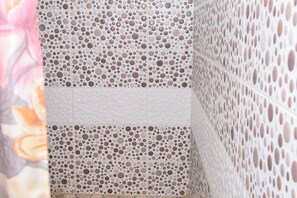 تجهيزات دش، مجففات شعر، مناشف، صابون