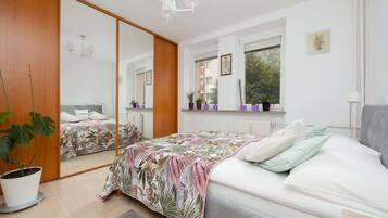 2 bedrooms, iron/ironing board, WiFi, bed sheets