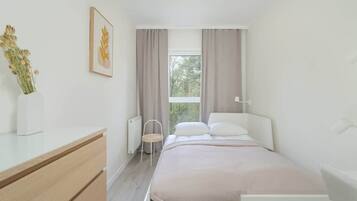 3 Schlafzimmer, Schreibtisch, Bügeleisen/Bügelbrett, WLAN