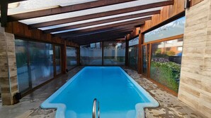 Indoor pool, a heated pool - COMPLEJO RAICES PATAGONICAS DEPARTAMENTO 3 PERSONAS (Dina Huapi)