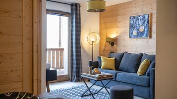 2 rooms for 4 people standard | Living area | 1-inch flat-screen TV with digital channels
