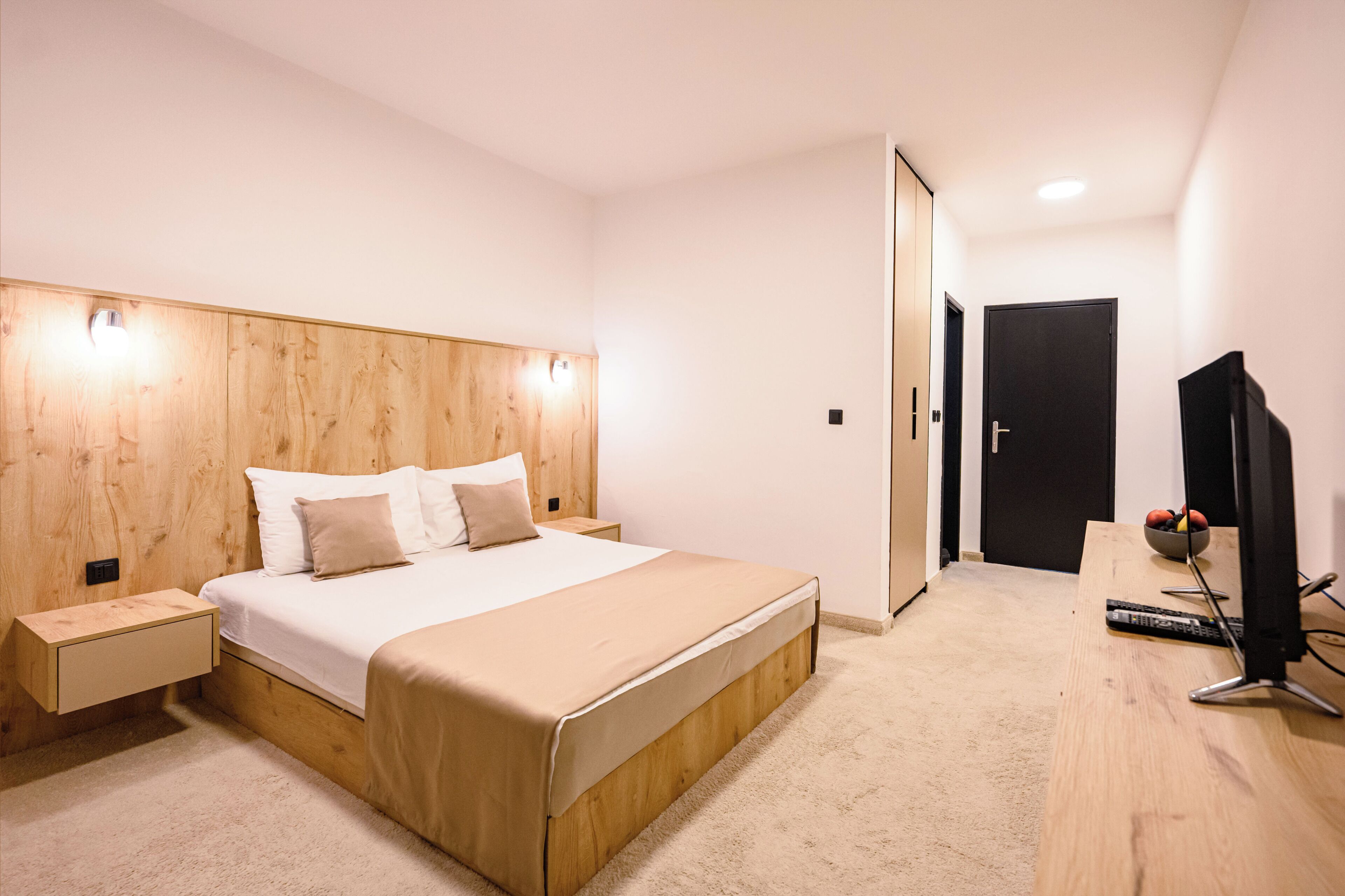 Deluxe Double Room | Soundproofing, travel cot, free WiFi, bed sheets