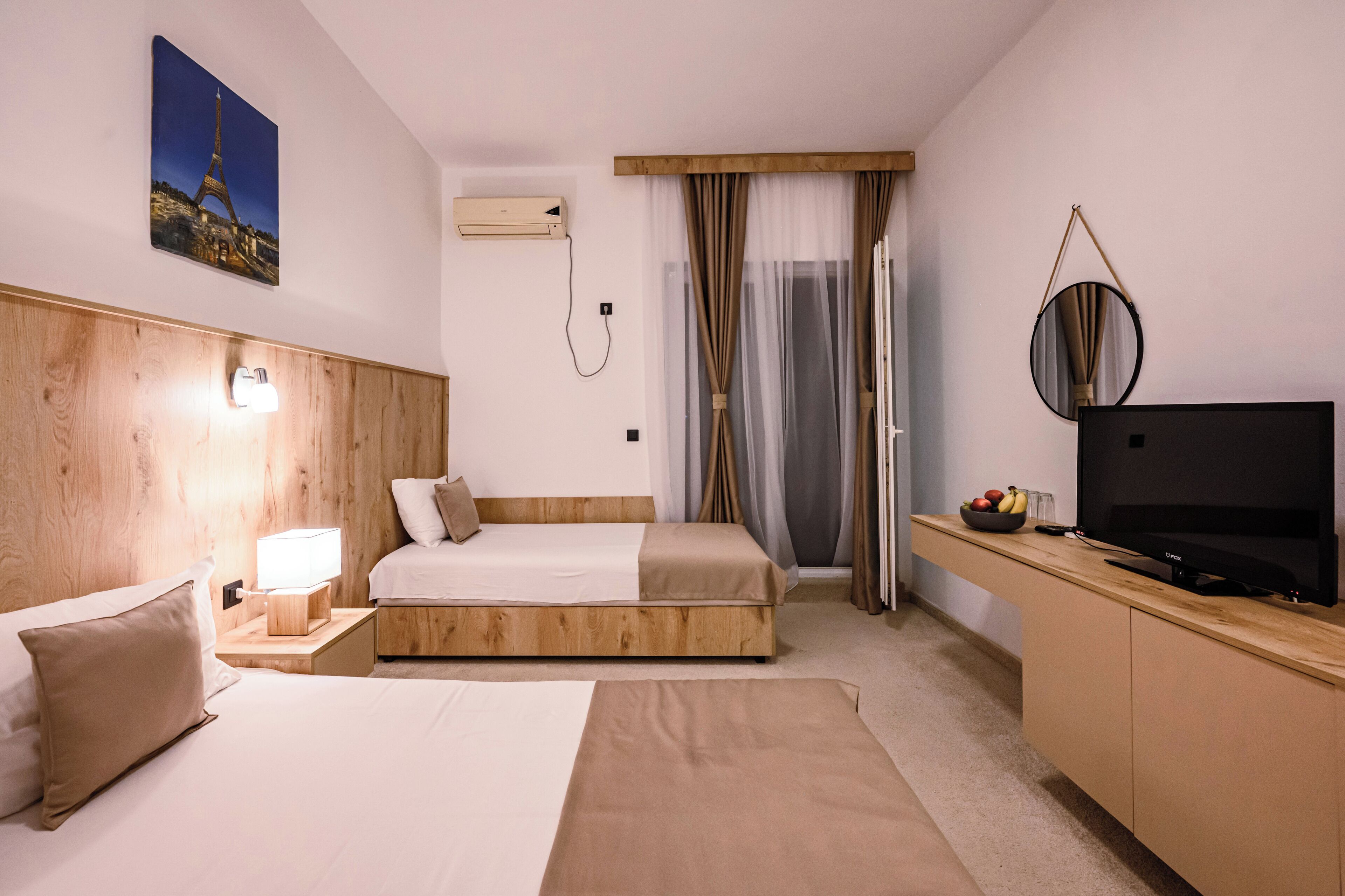 Chambre Triple Panoramique | Chambres insonorisées, lit parapluie, Wi-Fi gratuit, draps fournis