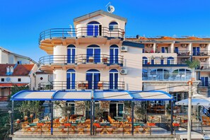 Front of property - El Mar Hotel (Utjeha)