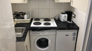 Appartement | Cuisine privée | Réfrigérateur, micro-ondes, four, plaque de cuisson