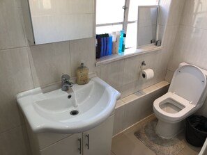 Leilighet | Bad | Dusj og håndklær