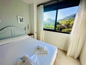 1 slaapkamer, een strijkplank/strijkijzer, gratis wifi, beddengoed